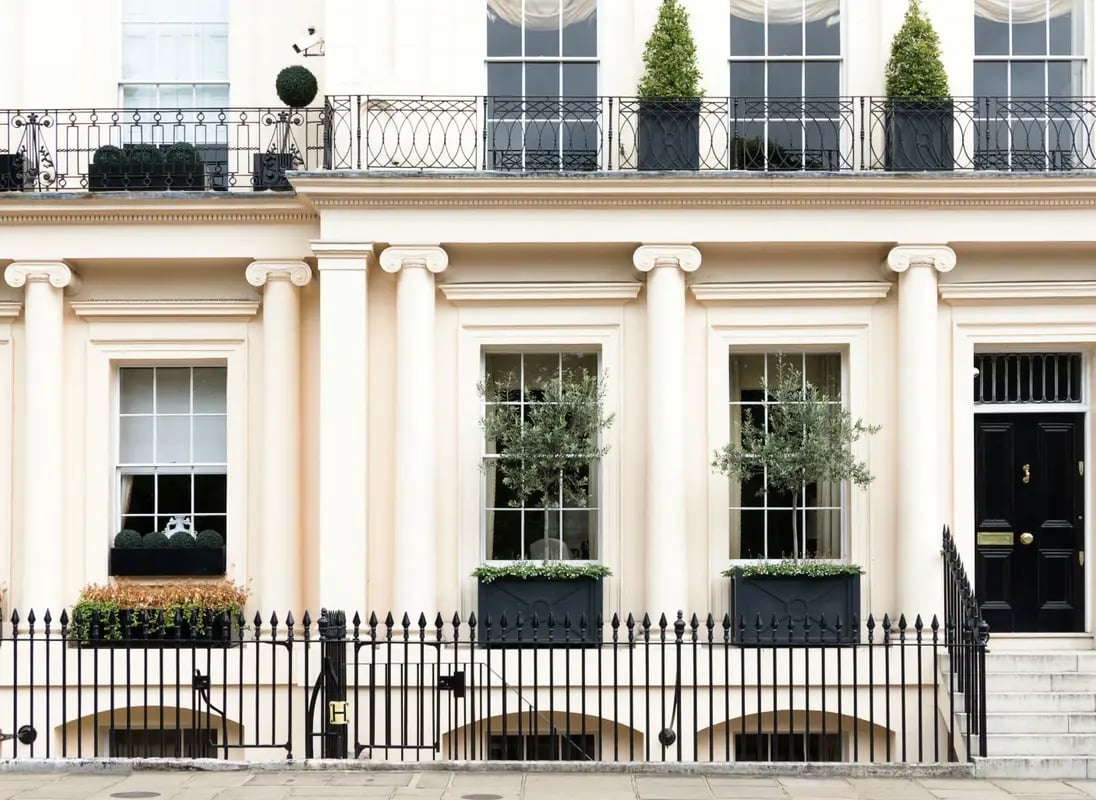 BLOG-IMAGE-Luxury-apartments-in-Kensington-shutterstock_793935127-1096x800